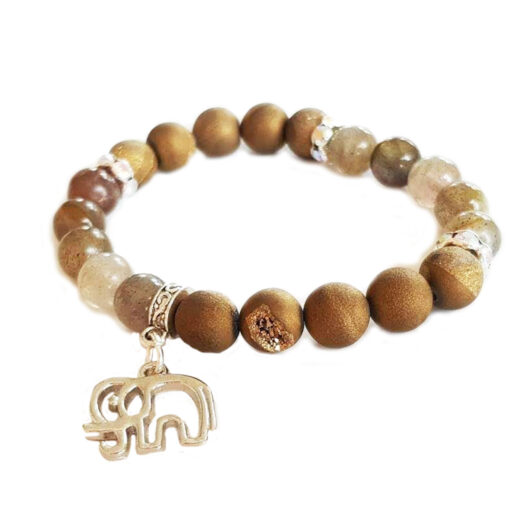 Interessantes Armband aus Steinen