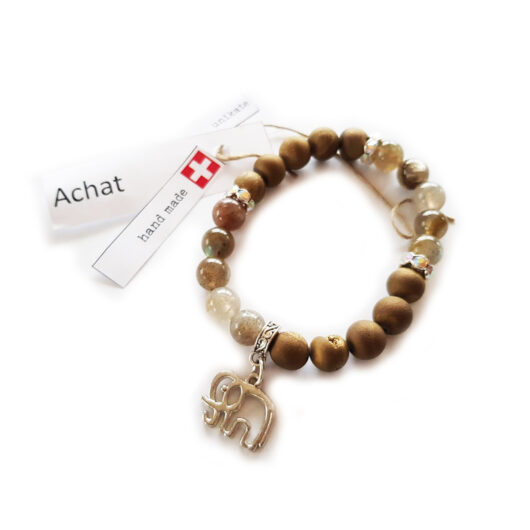 Interessantes Armband aus Steinen