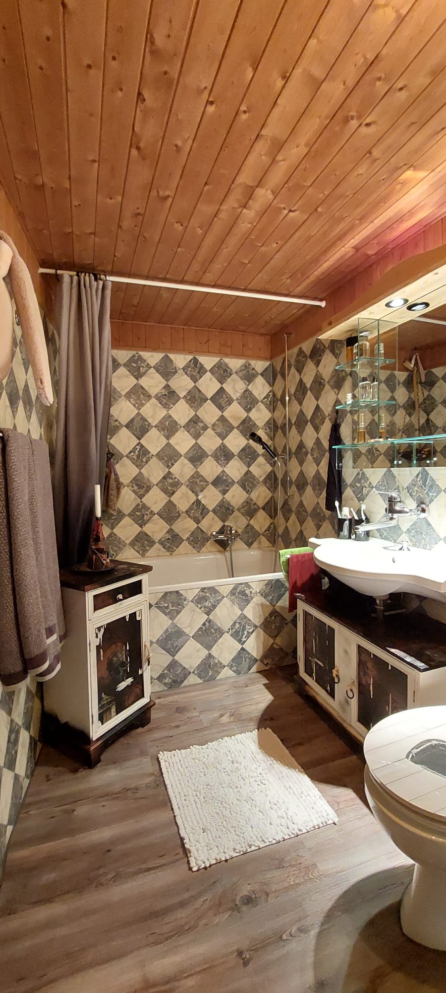 Schöne Ländlich gelegene 4,5 Zimmer Wohnung zu Vermieten