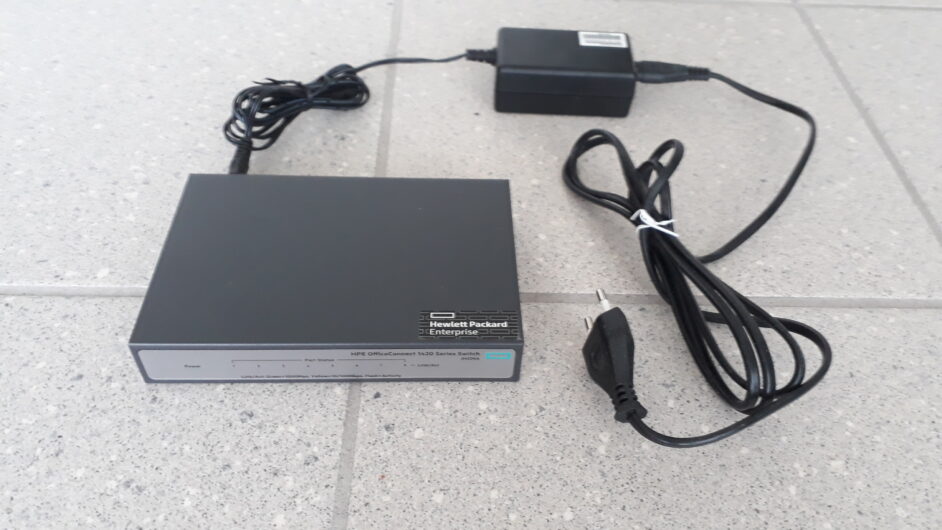 HPE 1420 8G Switch (8-Port Gigabit Ethernet Enterprise Switch)