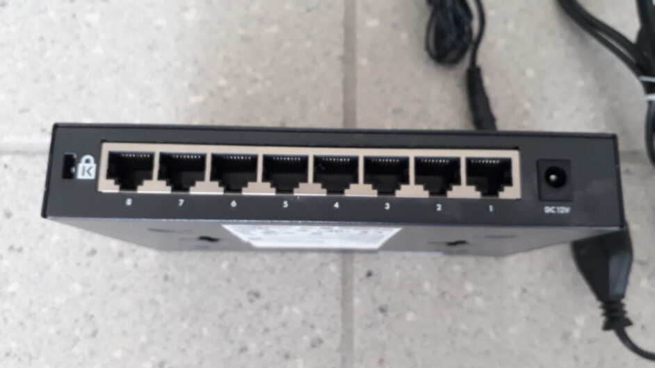 HPE 1420 8G Switch (8-Port Gigabit Ethernet Enterprise Switch)