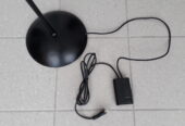 Gratis: Schwarze Stehlampe
