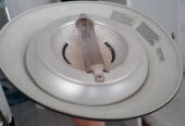 Gratis: Schwarze Stehlampe