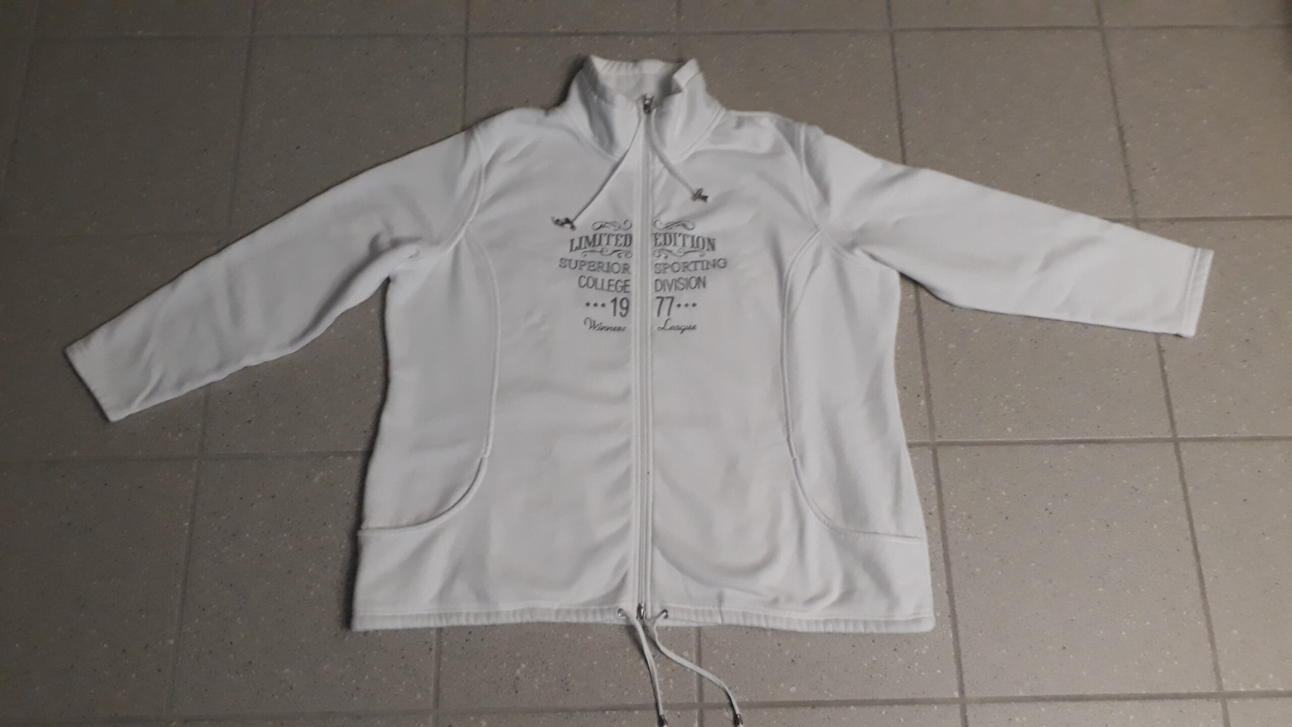 Hellgrauer „Hoodie“