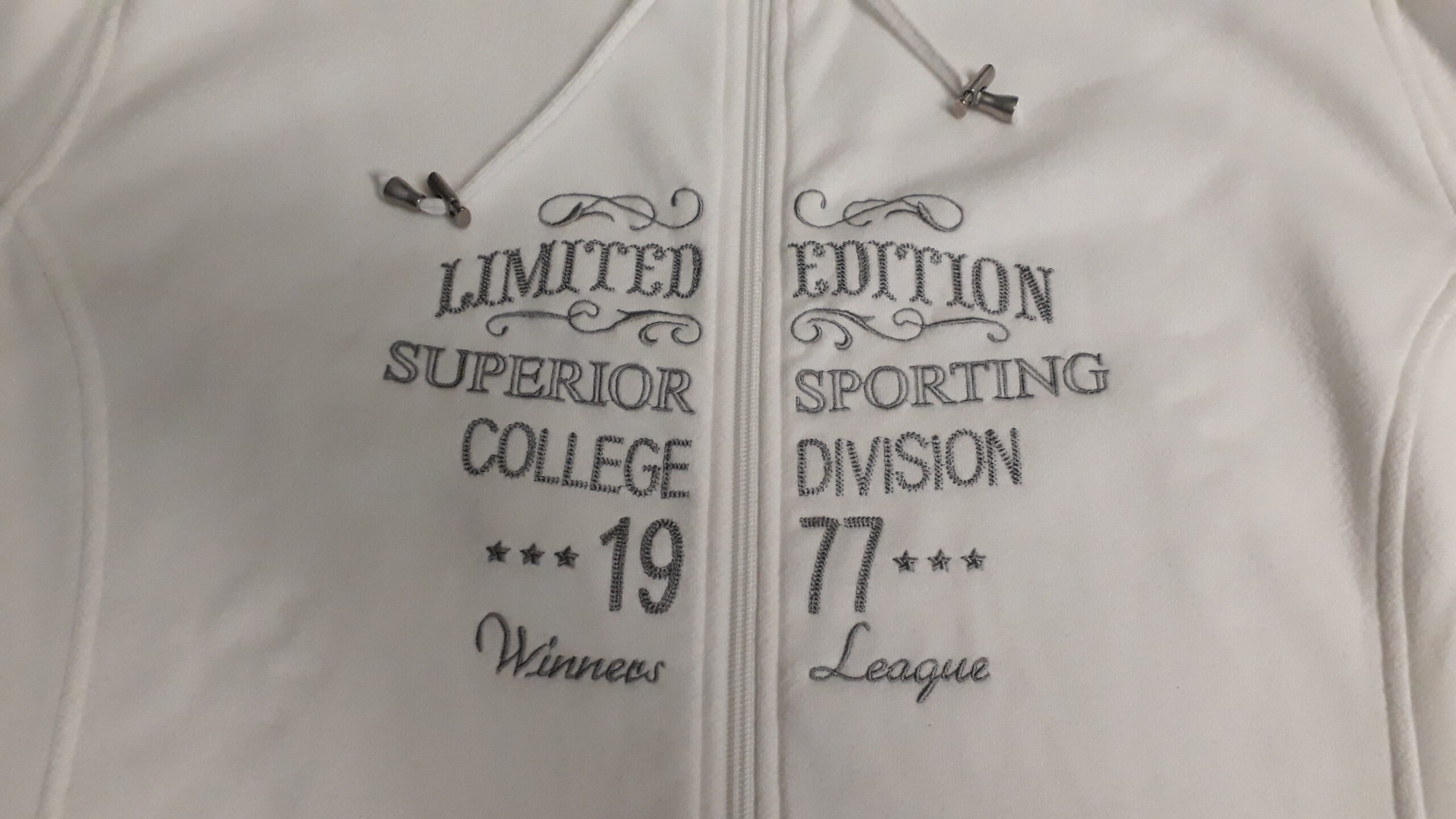 Hellgrauer „Hoodie“