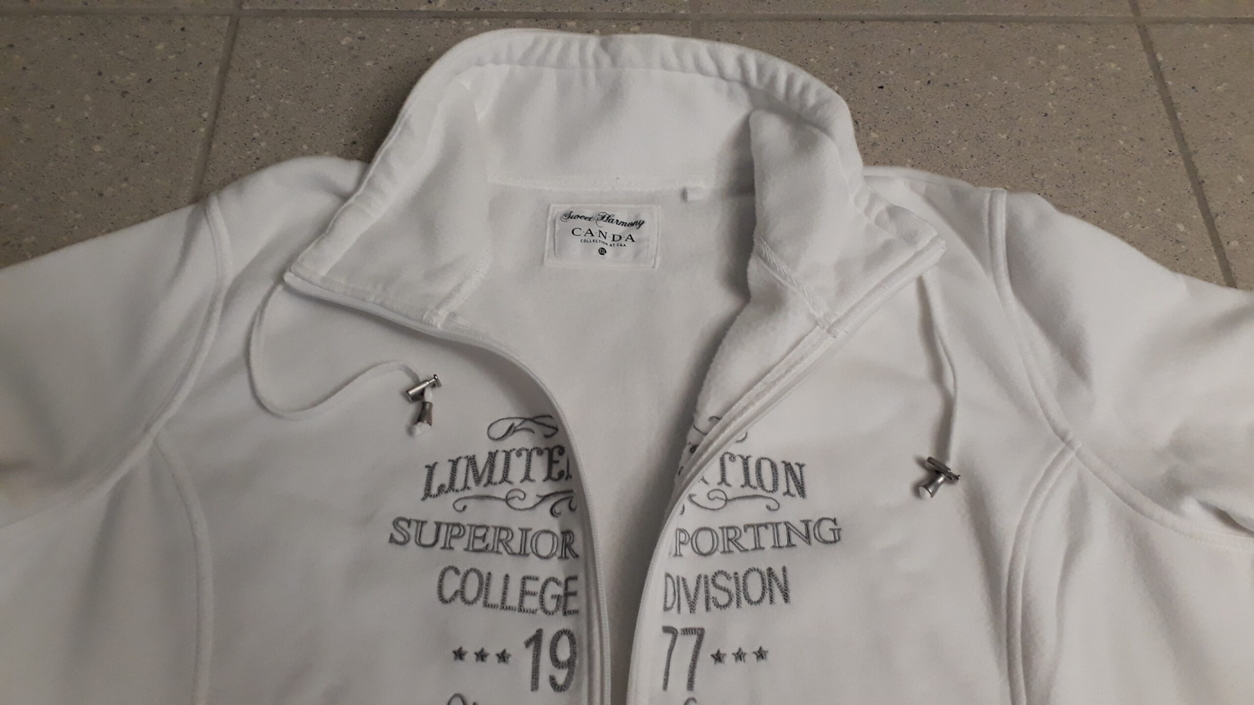 Hellgrauer „Hoodie“