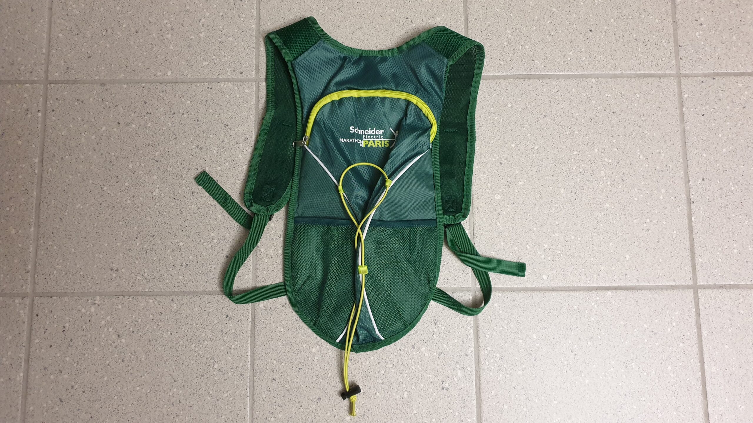 Grüner leichtgewichtiger Marathonrucksack