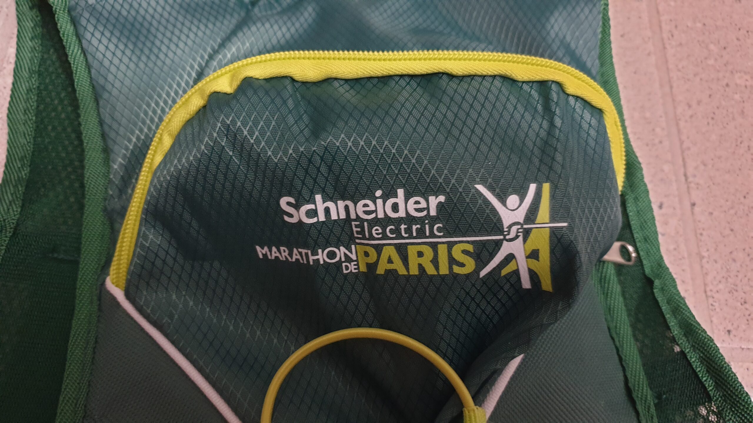 Grüner leichtgewichtiger Marathonrucksack