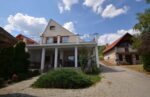 Haus mit Nebenhäusern, Pool und Weinberg in Vinica / Slowakei