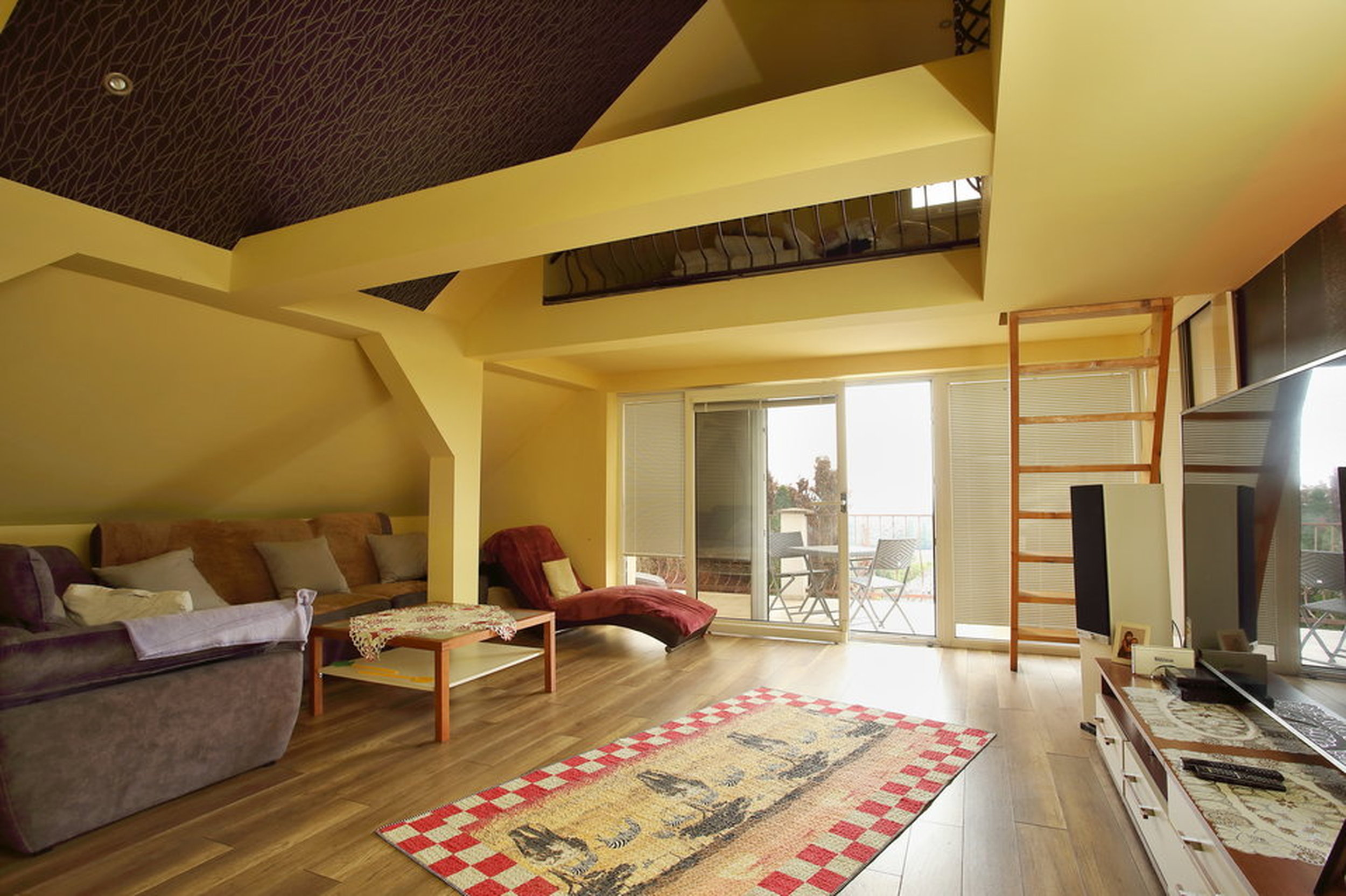 Haus mit Nebenhäusern, Pool und Weinberg in Vinica / Slowakei