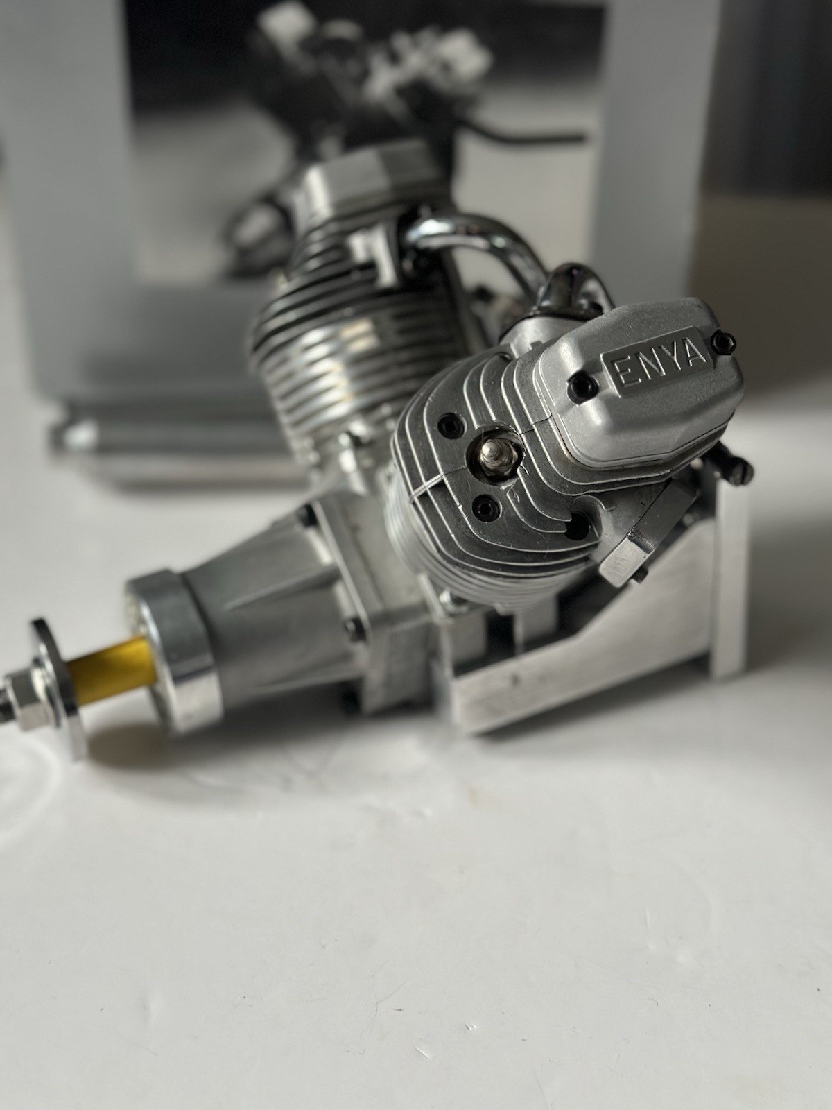 VT 240 Enya V Twin Viertakt Glühmotor seltene Sonderversion bearbeiteter Zylinder